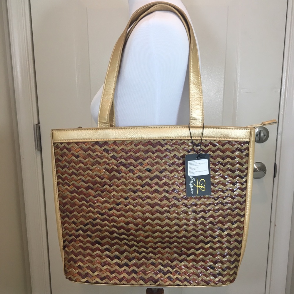 Feeling straw bag M gold trim on handle